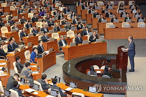 10일 헌정사상 초유의 감액예산이 통과된 국회에서 한덕수 국무총리가 정부 측 인사말을 하고 있다. 연합뉴스